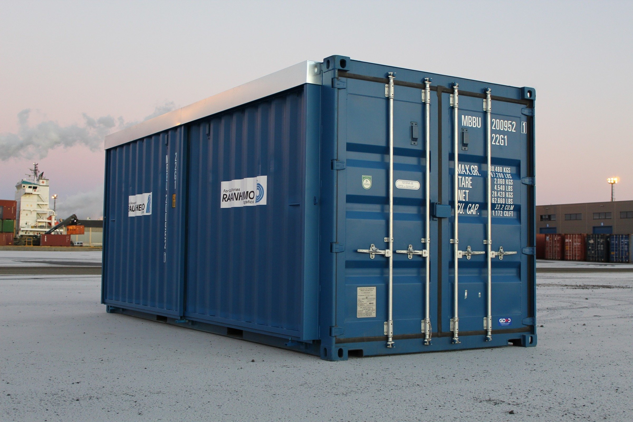 20’ container with large sliding doors MC Containers